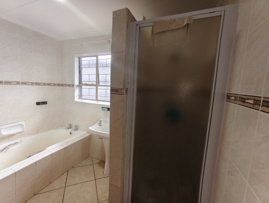 To Let 3 Bedroom Property for Rent in Fleurdal Free State